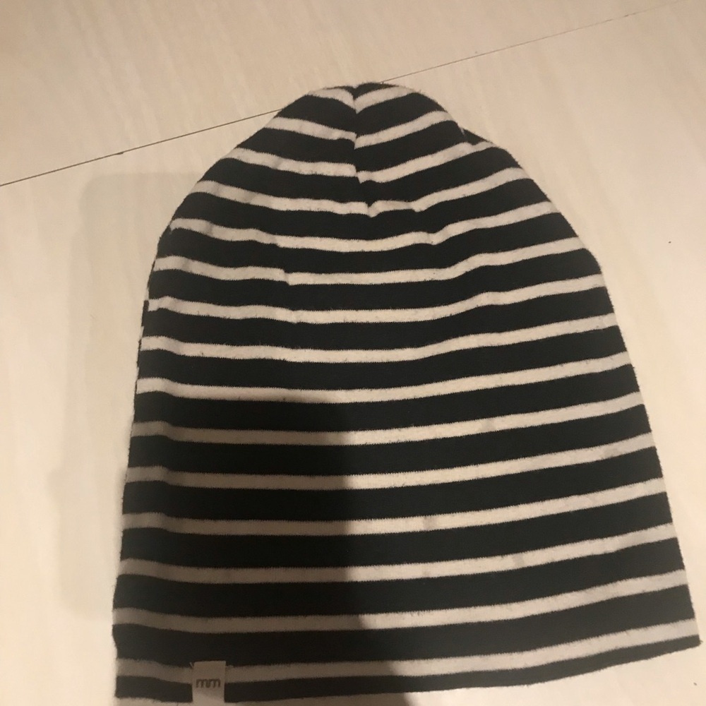 3/15$ Striped Black and White Kids Beanie​